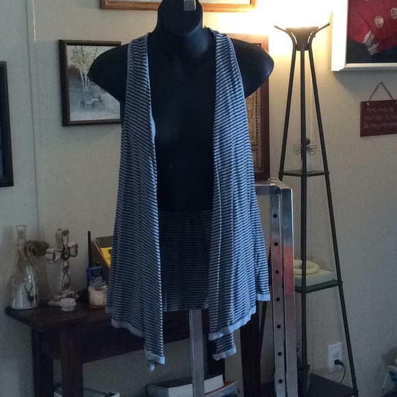 Old Navy Sweaters - Old Navy Size Small Cardigan